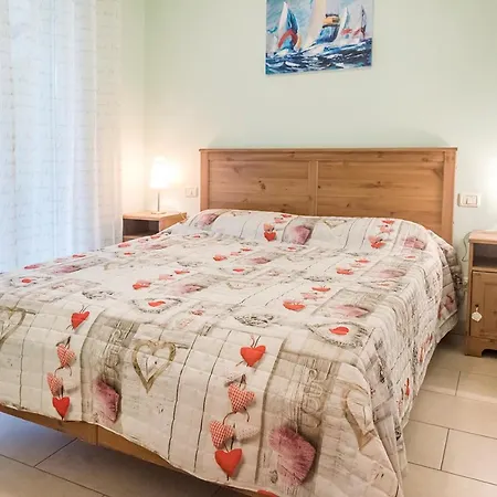 M329 - Marcelli, Bilocale Con Giardino E Garage