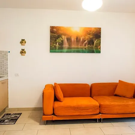 M329 - Marcelli, Bilocale Con Giardino E Garage *