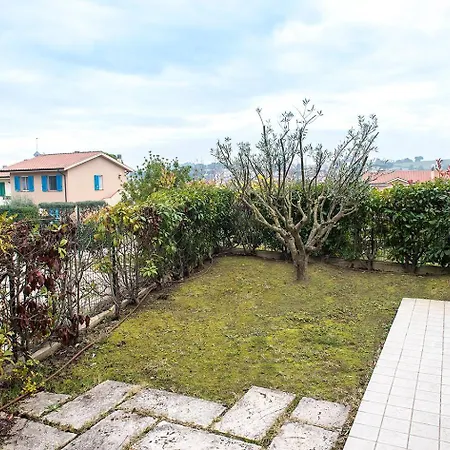 M329 - Marcelli, Bilocale Con Giardino E Garage