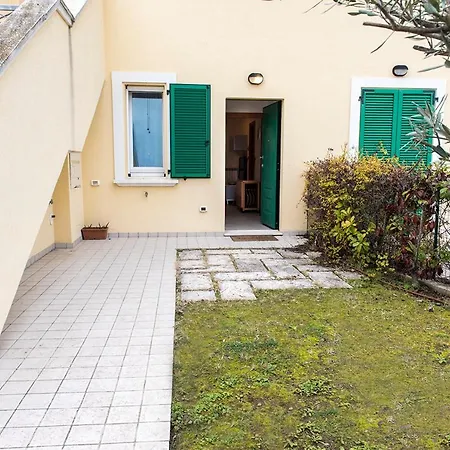 M329 - Marcelli, Bilocale Con Giardino E Garage